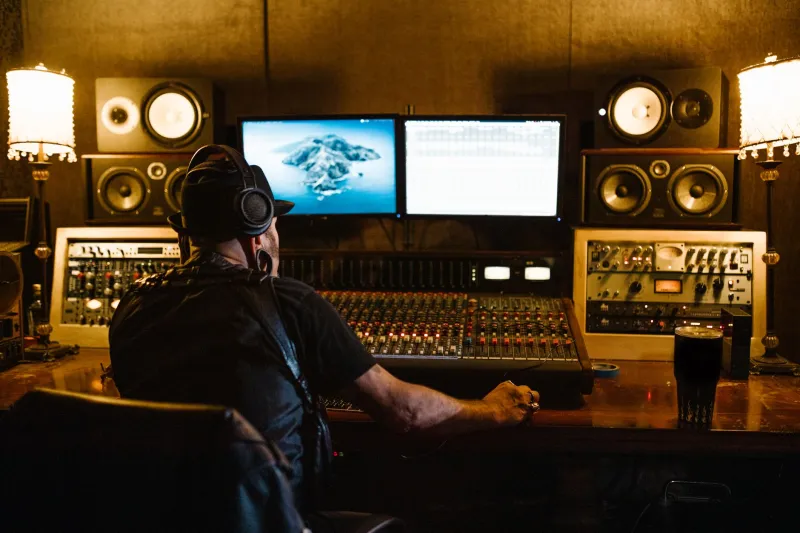 Off the Grid and On Top: How Underground Artists Built Empires the Labels Never Saw Coming